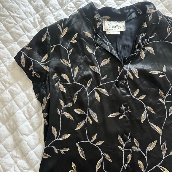 Y2K Black Silky Short Sleeve Leaf Print Button Up Blouse (M) - Picture 4 of 8